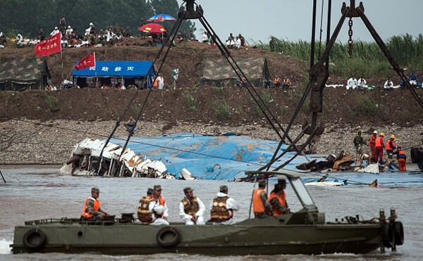 Capsized Chinese Ship Righted as Officials Search for More Survivors