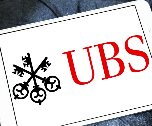 UBS Mulls Investment Bank Overhaul, Hundreds of Jobs at Risk
