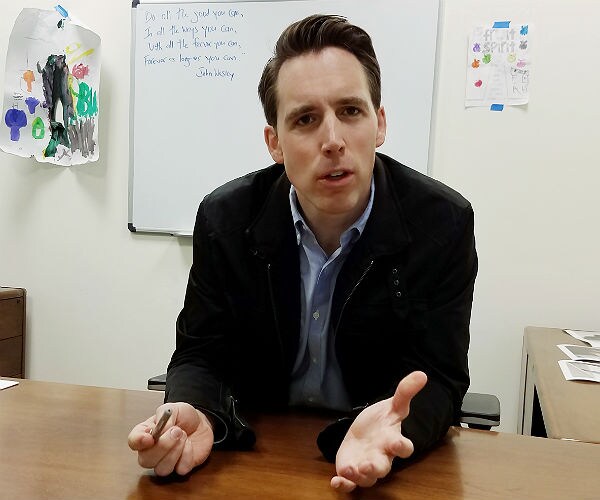 In Missouri, GOP Candidate for Senate Walks Trump Tightrope