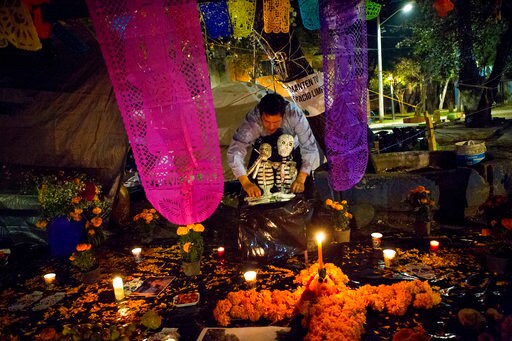 Mexico's Day of the Dead Mourns Quake Victims