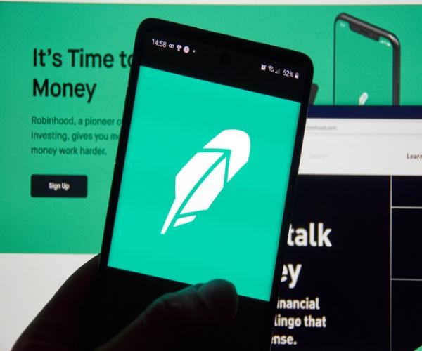 Robinhood Accused of Downplaying Trading Risks