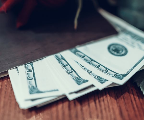 Man Leaves $3K Tip for a Beer as Restaurant Closes for Virus