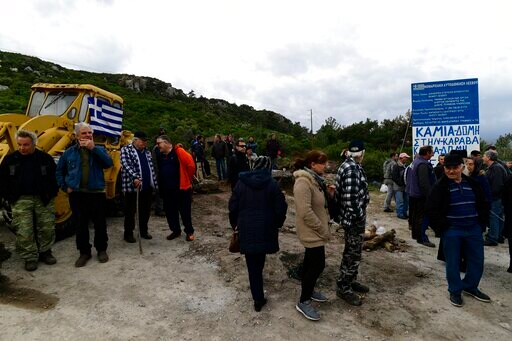 Greek Island Residents Protest for 4th Day over Migrant Plan