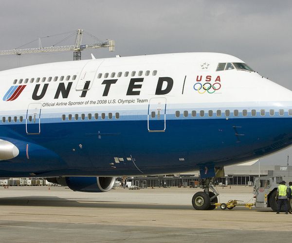 Dem Demands Hearing On United Passenger Dragged Off Plane
