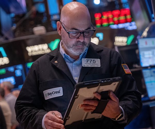 Morning Bid: Yen Lift, Dollar Drift