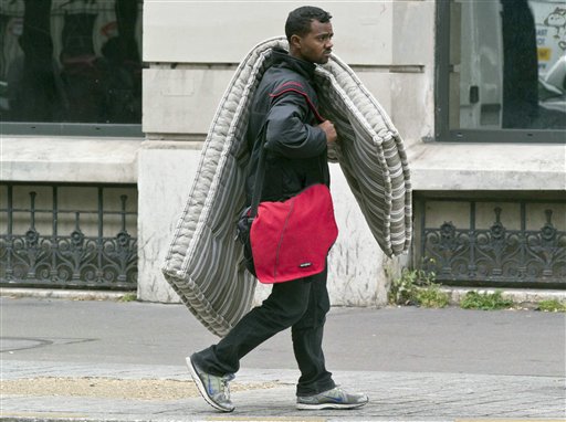 Paris to Open New Reception Center for Migrants