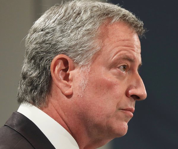 De Blasio to Hannity: Border Security Needed but Not Walls