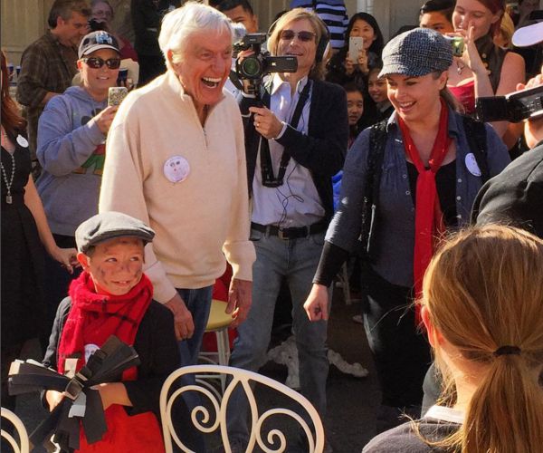 Dick Van Dyke Flash Mob Celebrates 'Mary Poppins' Star's 90th Birthday