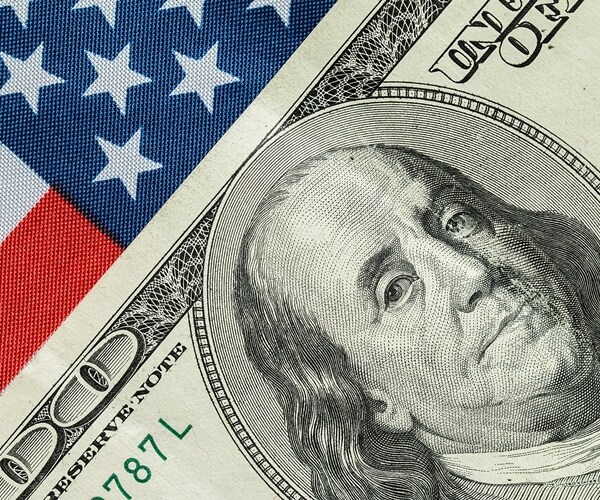 Reuters Poll: US Dollar to Dominate in Directionless Forex Market