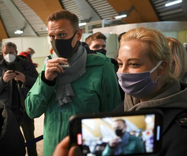 Kremlin Foe Navalny Jailed 30 Days, Calls for Street Protests