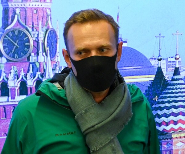 alexey navalny arrives at airport