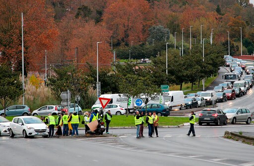 Minister Says 409 Injured in Gas Tax Protests around France
