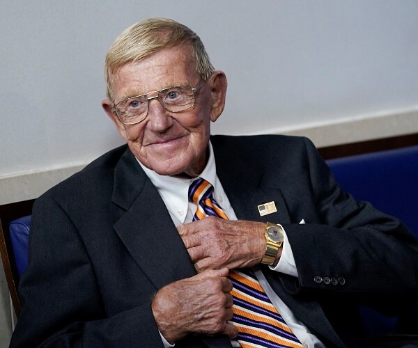 lou holtz sits in briefing room