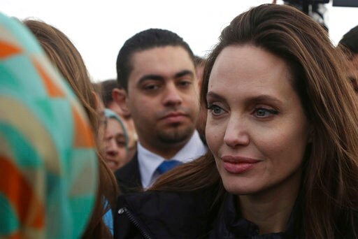 Angelina Jolie Calls for End to Syria War, Meets Refugees
