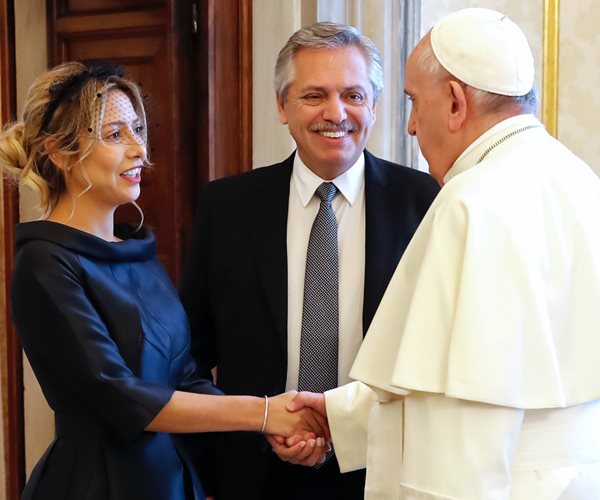 Pope Meets Argentina President, Says Work for Peace