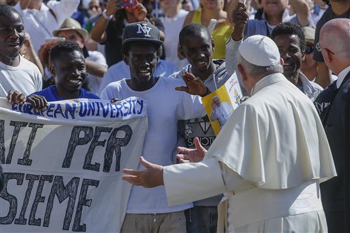 Pope Invites Refugees to Join Him on Stage for Audience