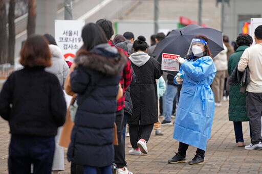 S. Korea Marks Deadliest Day of Pandemic as Hospital Buckle