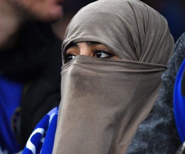 Quebec Lawmakers Pass Law Obliging Citizens to Uncover Faces