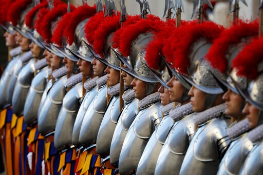 4 Swiss Guards Test Positive as COVID-19 Penetrates Vatican