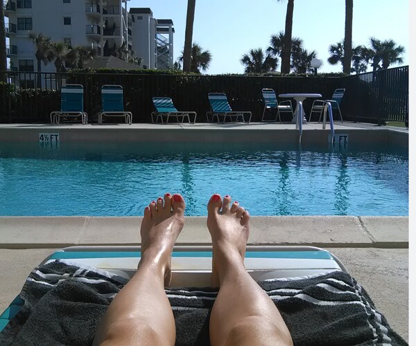 Video of Woman Shaving Legs in Public Pool Sparks Disgust
