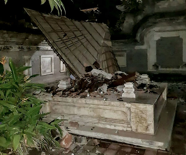 Powerful Quake Rocks Indonesia's Lombok Island, 82 Dead