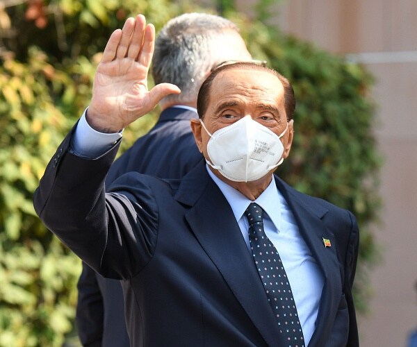 silvio berlusconi waves