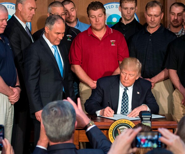 EPA Email on Trump Backfires, Says He's Burying Head in Sand