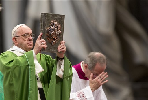 Pope at Synod's End: 'Today Is a Time of Mercy'