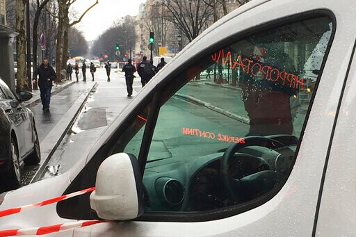 'Several' Suspects on the Run after Bank Robbery in Paris