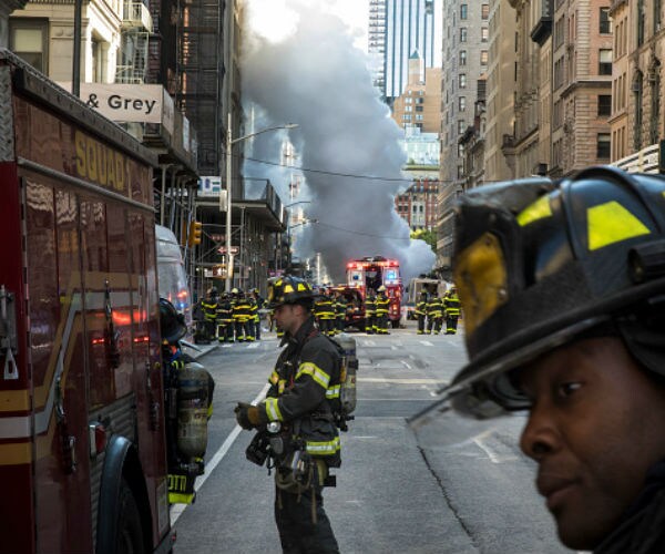 NYC Prepares Sandbags to Barricade Steam-Pipe Blast Site