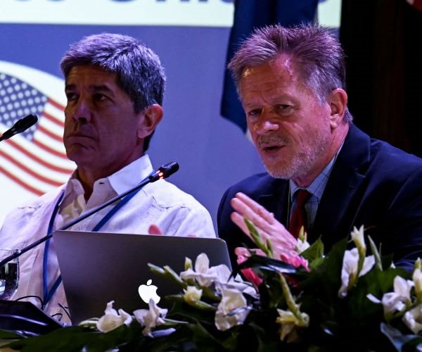 Cuba Hosts 1st US Business Conference in Years