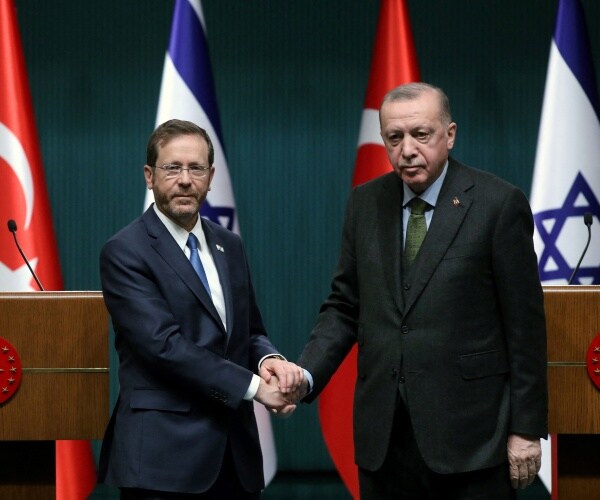 israel and turkish presidents shake hands