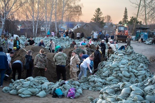 Rivers Recede but Flooding Plagues Thousands in Central Russia
