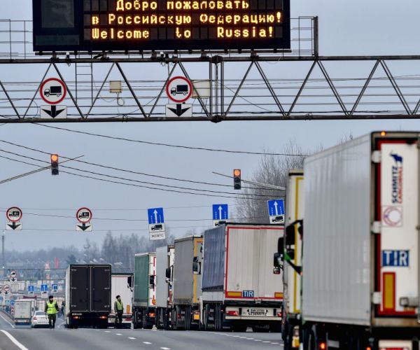 Moscow Orders Partial Lockdown as Coronavirus Cases Pass 1,000