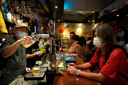 Pandemic, Politics Lead to Closure of Storied Hong Kong Bar
