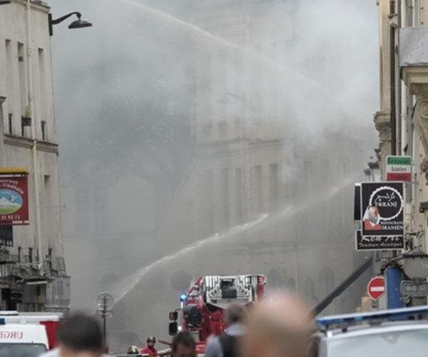 Explosion Hits a Building in Paris, Injuring 4