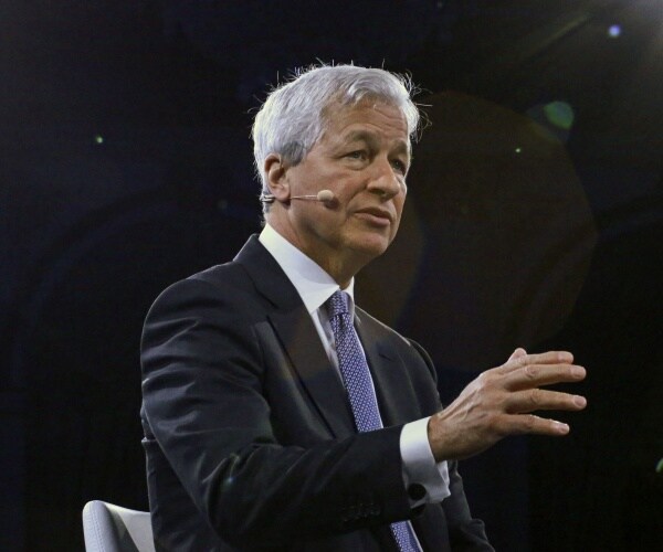jamie dimon speaks on stage