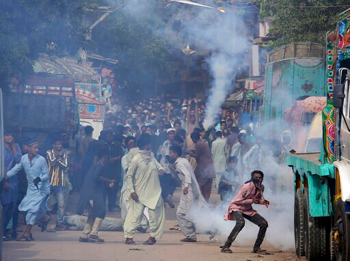 Pakistan Parliament to Consider French Envoy's Expulsion