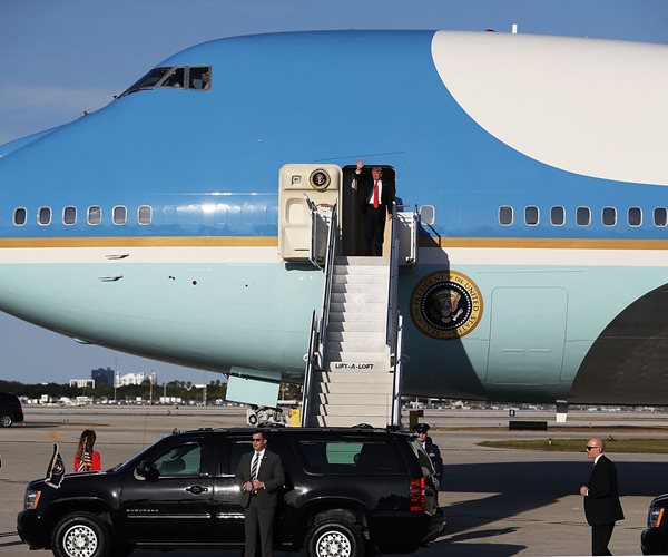 Investigators Eye Plane That Flew Too Close to Air Force One