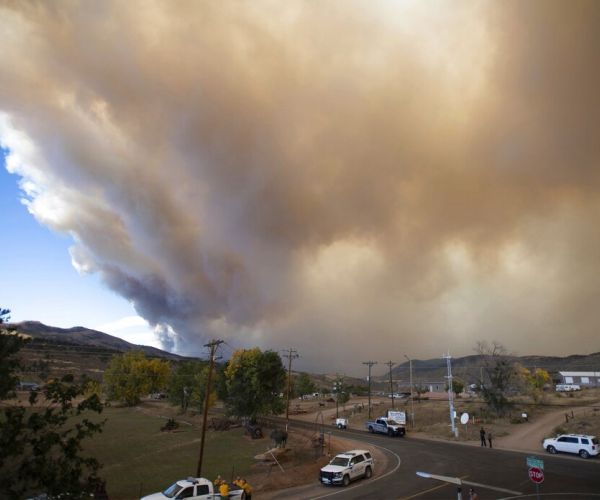 Fierce Winds Fan Rockies Wildfires, New Evacuations Ordered