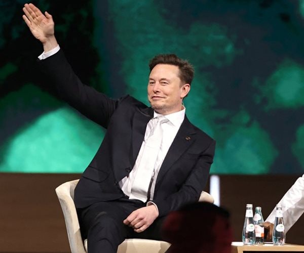 Billionaire Elon Musk said Tuesday he’s committed to being CEO of Tesla in five years’ time. https:/...