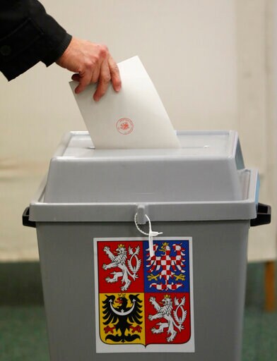 Czech Lawmakers Change Electoral Law to Help Small Parties