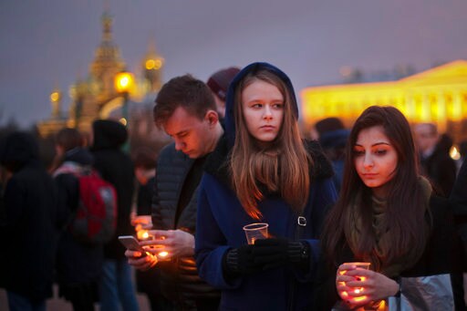 The Latest: Thousands Gather to Mourn St. Petersburg Victims