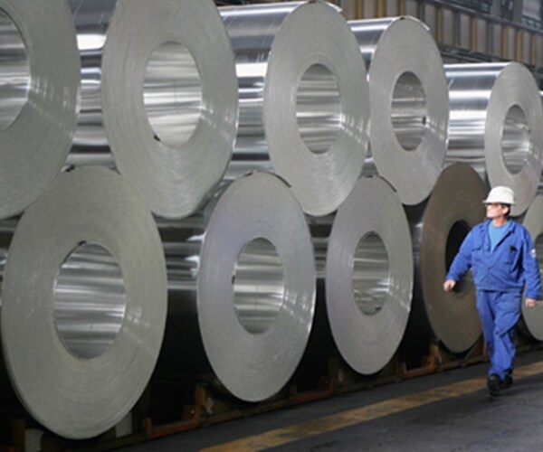 Alcoa Sees Oversupplied Aluminum Market Shifting to Deficit