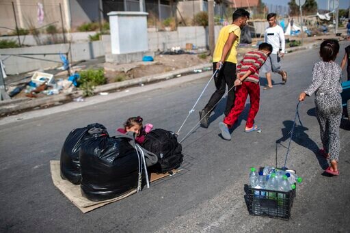 Greece: Police Move More Homeless Migrants to New Tent Camp