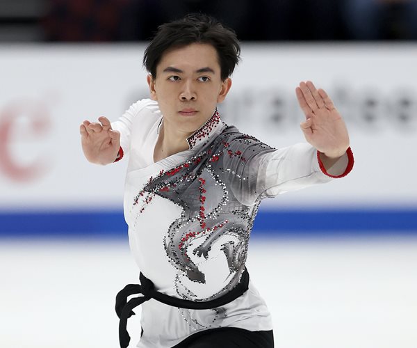 US Olympic Figure Skater Zhou Out After Positive COVID Test