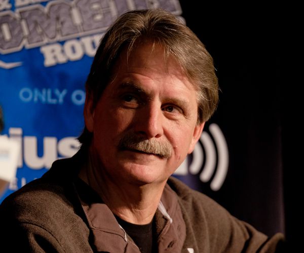 Jeff Foxworthy Pays It Forward for a Mom at Grocery Checkout