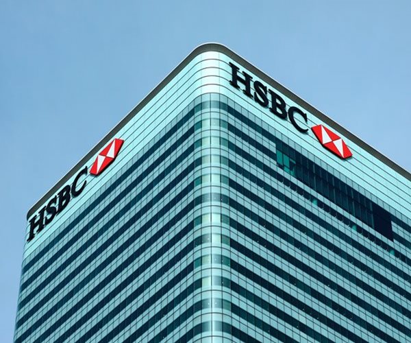 HSBC Cuts Bonus Pool, Boosts CEO's Pay 14%
