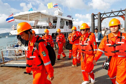 Thais Work to Salvage Sunken Boat; Search on for 14 Missing