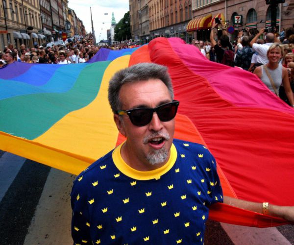Creator of Rainbow Flag, a Symbol of Gay Rights, Dies at 65